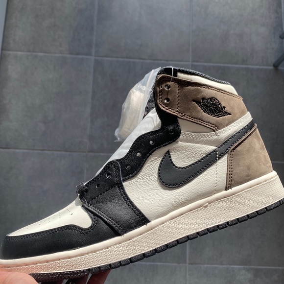 COPY - JORDAN RETRO 1 MOCHAS (GS) - Picture 1 of 3